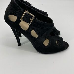 Colin Stuart black suede peep toe heels 7